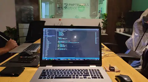 PHPTRAVELS 团队，2024 年，第 4 张