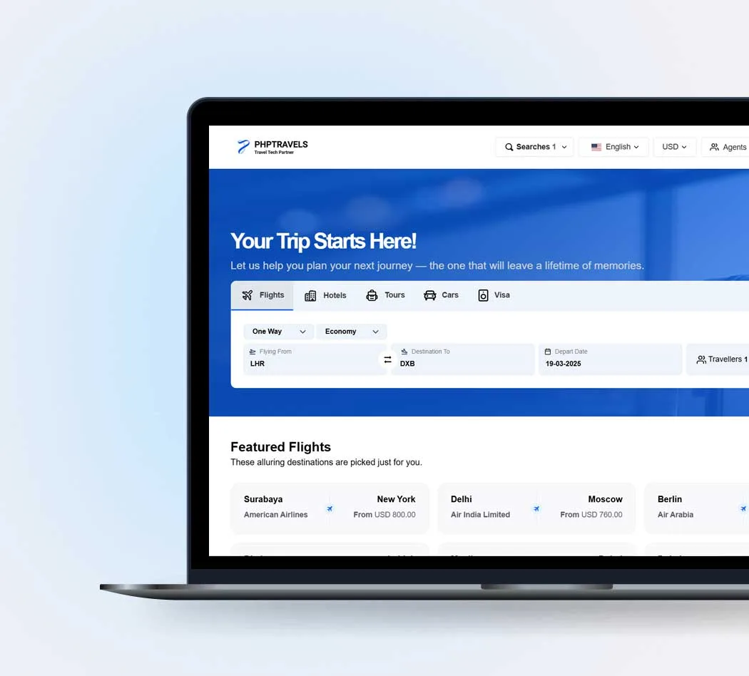 Giao diện bán hàng PHPTRAVELS trên laptop: tìm chuyến bay từ LHR đến DXB, bên dưới là các chuyến bay nổi bật